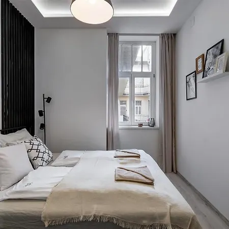 d.Five Rózsa Apartments - Eiffel *
